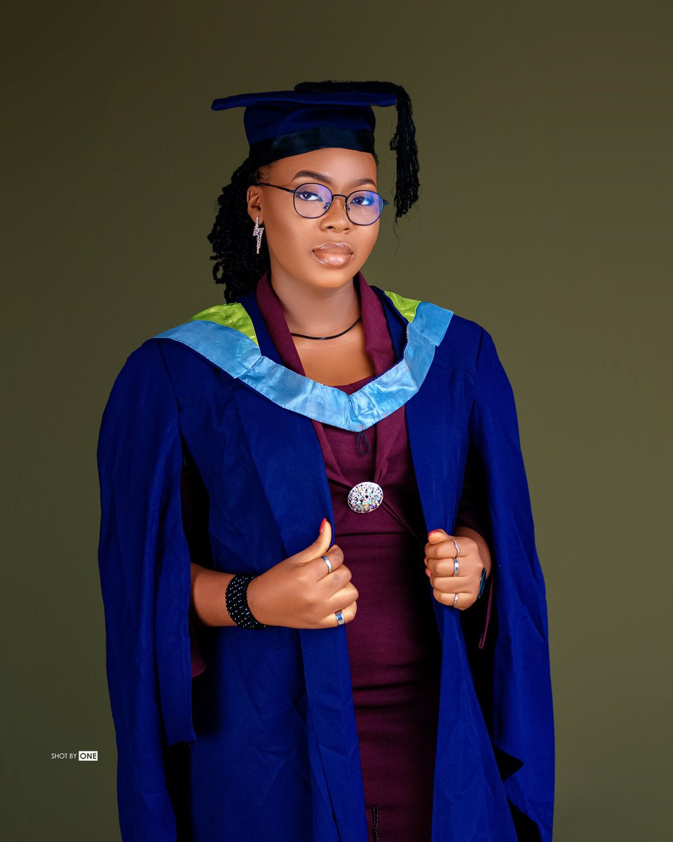 deborah_uchechi's tweet photo. REINTRODUCING 🎓🎉

OKIYI Uchechi Deborah 
B.Ed Special education/ English, University of Ibadan💯 
Second class honors, Upper division 🙇🏼🙌🏼 https://t.co/w0NYft9YcM