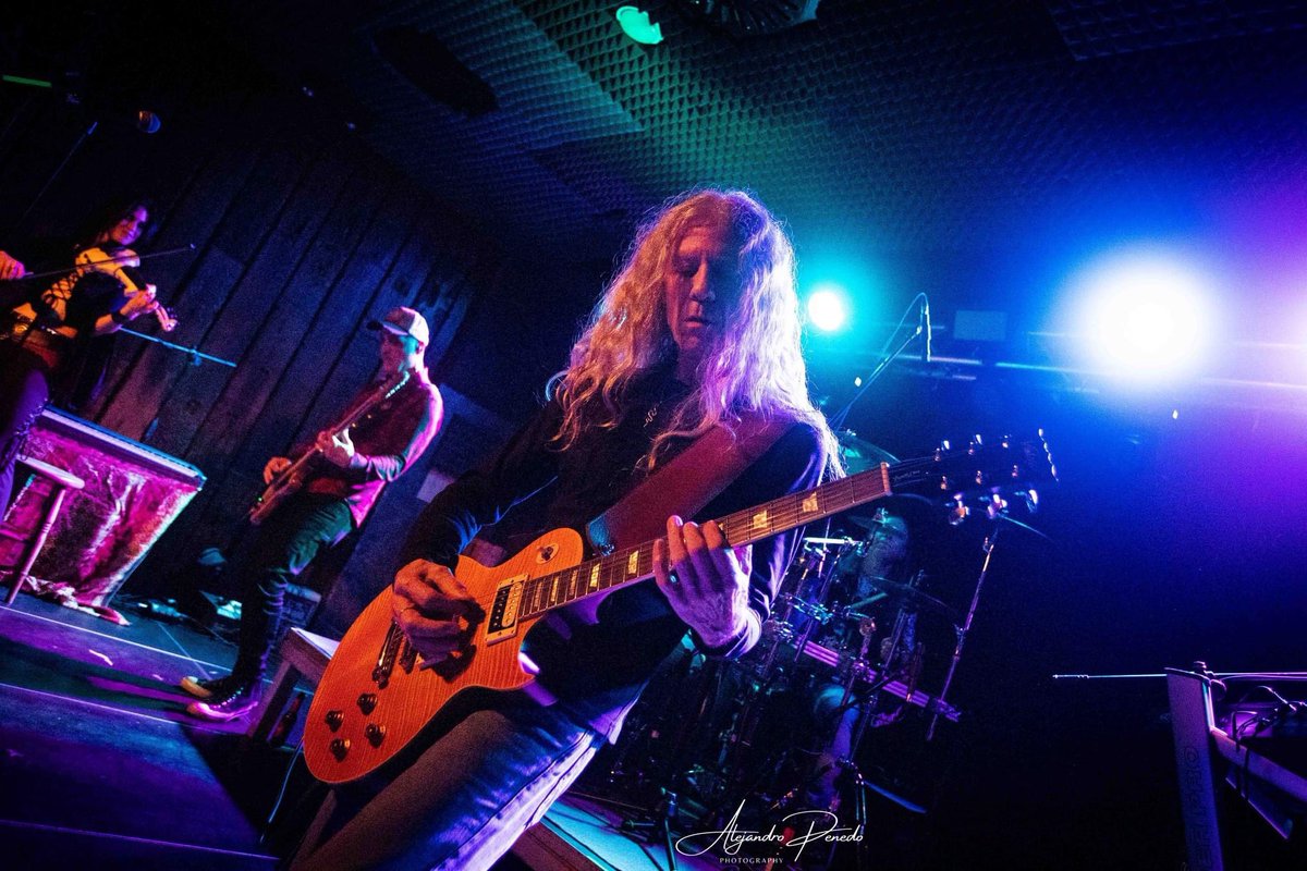 AriasManolo's tweet photo. A Vitoria nos acompañó Alejandro Penedo e hizo fotos espectaculares, como siempre.
#Arias #concierto #musica #Ñu #foxgear #vintageguitars #niagara #rock #atlas #arias #guitarsdaily #guitarra #noestoyparanadie #magik #productor #ñu #composer #soloyo #acusticguitar https://t.co/4RWmFwc63h