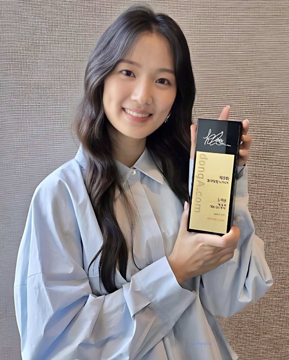melodecirols's tweet photo. congrats cantikkkkk <3 https://t.co/YO4Ry0TB27