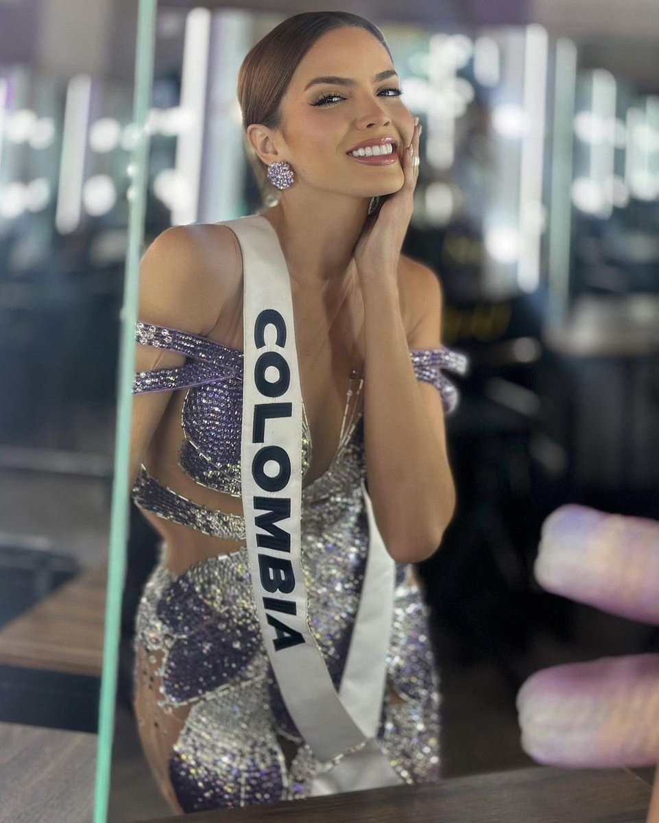 El Poder de la Mariposa:

Inspirado en la mágica transformación de la mariposa, este vestido es un símbolo de resiliencia, poder y belleza que florecen en cada etapa del ciclo de vida.

<a href="/MUColombiaORG/">Miss Universe Colombia</a>
