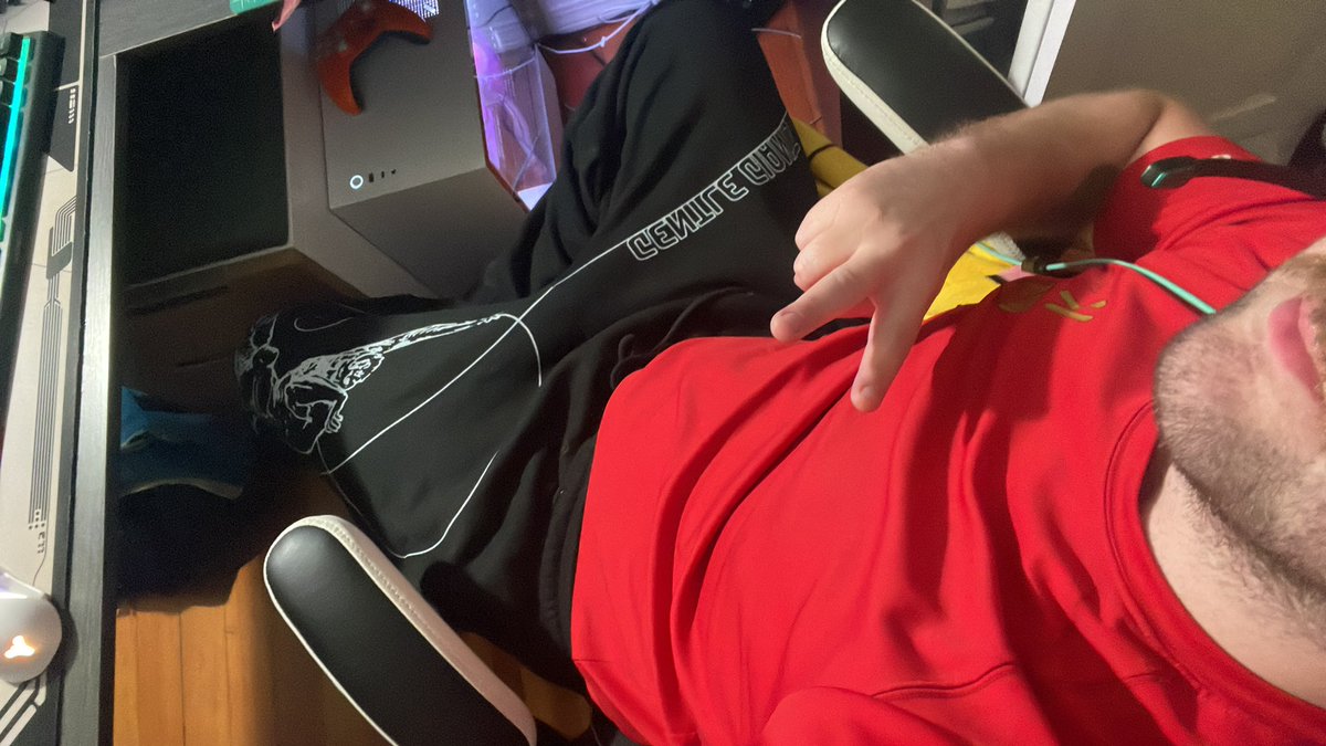 MacSaxx's tweet photo. @CxmFuPanda @sammi_x0x_ @_LumberYard Can’t believe he doesn’t have his own smh, I also looked down and realized I’m wearing mine 🤣 https://t.co/LHgtHcZiVp