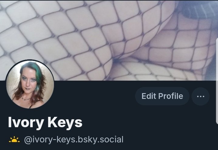 Ivory Keys 🎹🗝(Miss Chevious) tweet media