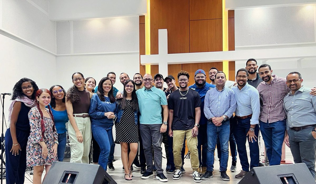 OasisRD's tweet photo. Estamos agradecidos al Señor por el taller de alabanza y adoración junto a Kevin Balootje, donde tuvimos un buen tiempo adorando al Señor y edificando nuestras vidas. ¡Gracias por cada unos de esos hermanos, que el Señor los siga usando para adorarlo en Espíritu y en Verdad! https://t.co/DJ7sAQ0S0D