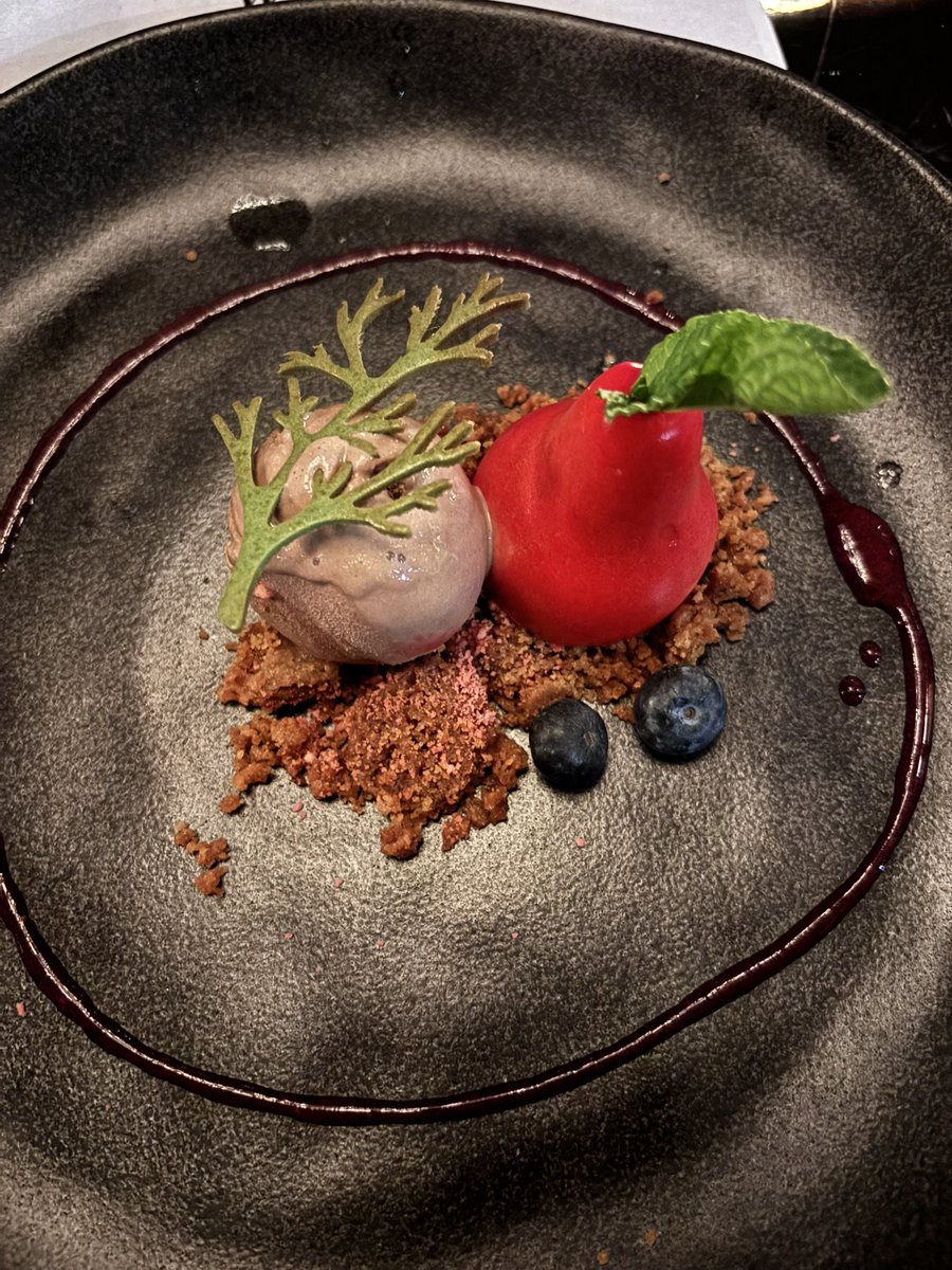 Vanavond weer een belevenisdiner gehad. Dit keer heeft de keukenbrigade onder leiding van @jessytehoonte een fantastisch Wild menu bereid. 12 december is het thema Bier &amp; Spijs. Wil je reserveren? Kijk op suziesfarm.nl  #horeca #horecafotografie #food #foodie