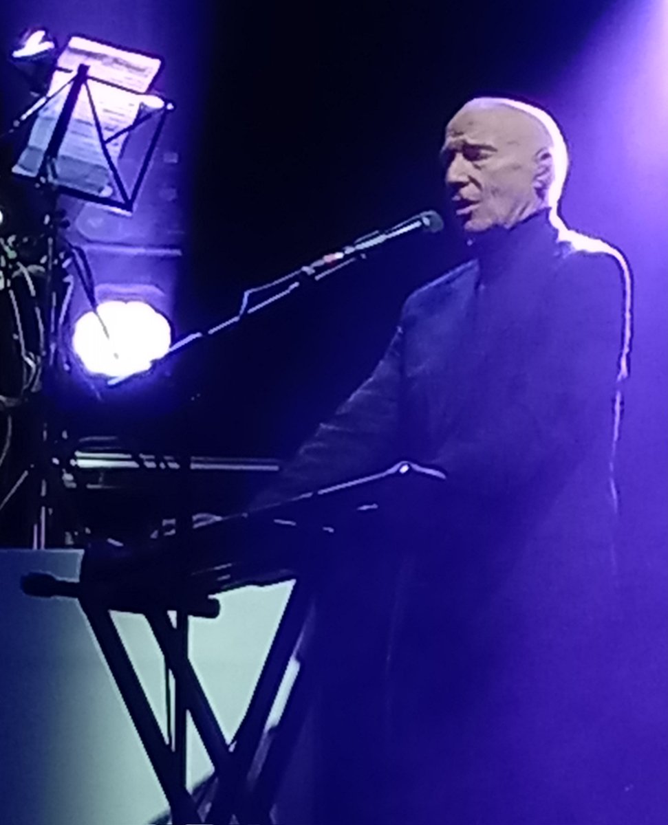 Cracking night at <a href="/TheWaterside1/">Aylesbury Waterside</a> for the first of three <a href="/midgeure1/">midge ure💙</a> gigs of this tour.
Can't wait for <a href="/LondonPalladium/">The London Palladium</a> on Tuesday!