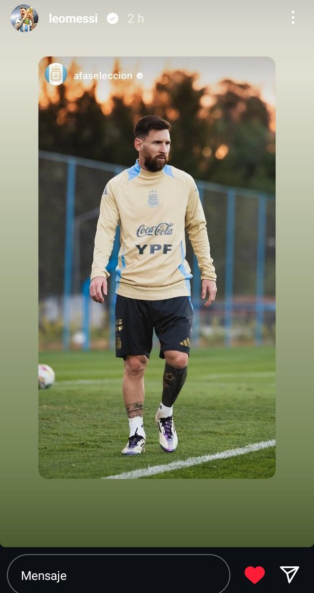 L10Messi10e's tweet photo. @Crackbol10 
Hoy juega el GOAT https://t.co/tXHiVV4LKh