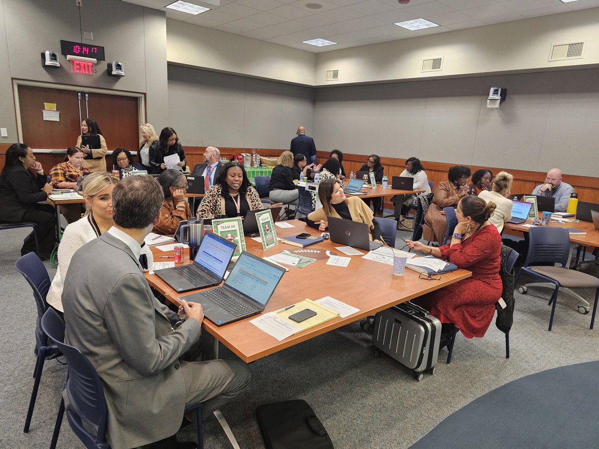 AFT25toLife's tweet photo. Empowering @nnschools elementary principals with top-notch professional development! Together, we're turning comprehensive school support plans into dynamic, data-driven tools for student success. 📈📚 #EdLeaders #SchoolQuality #NNPSProud @LatreseYounger https://t.co/l10Zo0QYaa