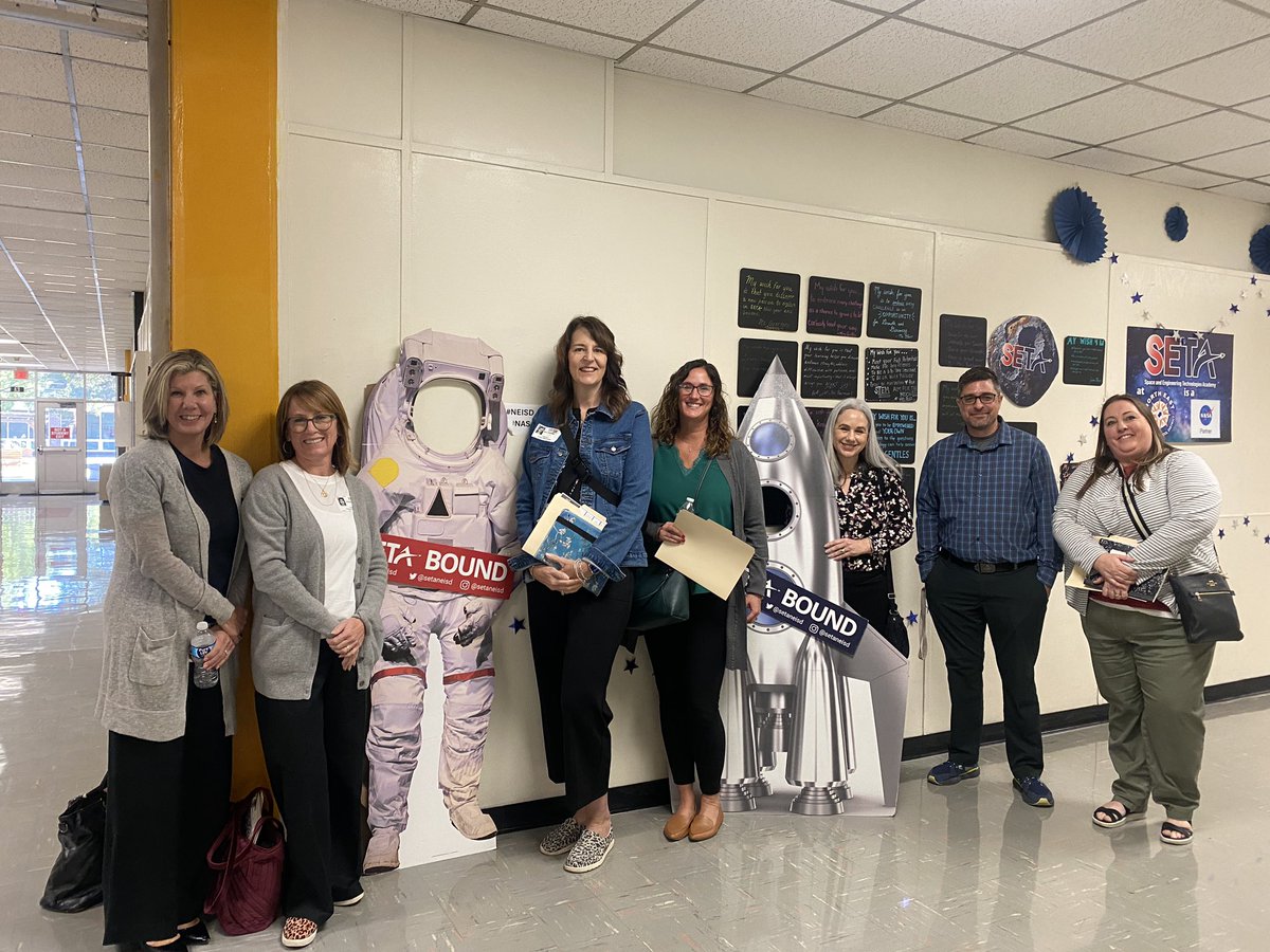 Laura Mackay tweet media