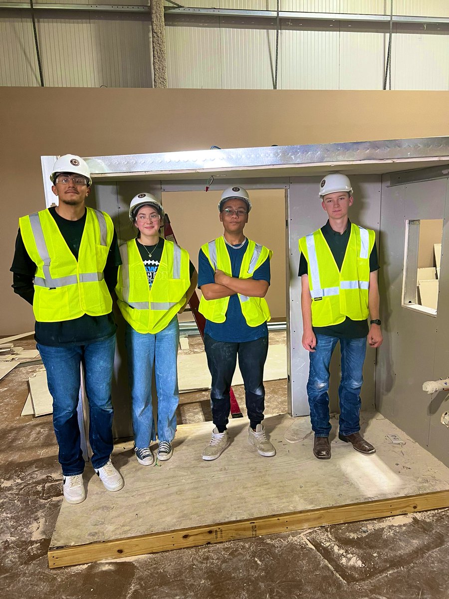 MByrnzie19's tweet photo. Another successful TCCI expo and build competition. Harlan High school,s 4-person build-team placed third in the city of San Antonio.  We will be back next year looking for the win. 🏅 https://t.co/Pdwr56rg4j