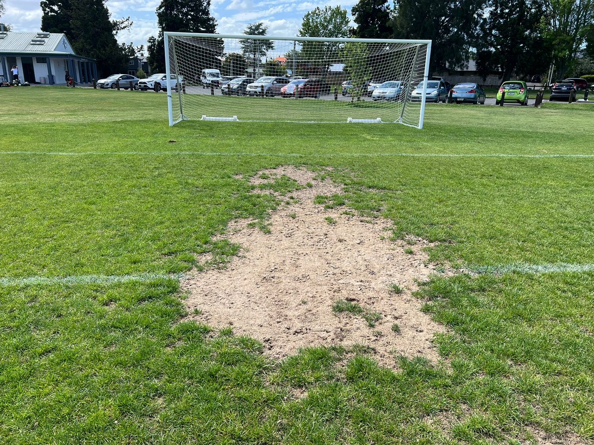 mikeburgess99's tweet photo. This is the training field that Vanuatu had in Hamilton this week ahead of FIFA WCQ vs All Whites. They asked to change but were told there was nothing else available. Not a great look. 

⁦@nzheraldsport⁩ ⁦@NZ_Football⁩ ⁦@OFCfootball⁩ ⁦@VFF_Football⁩ https://t.co/DV98hUxclS
