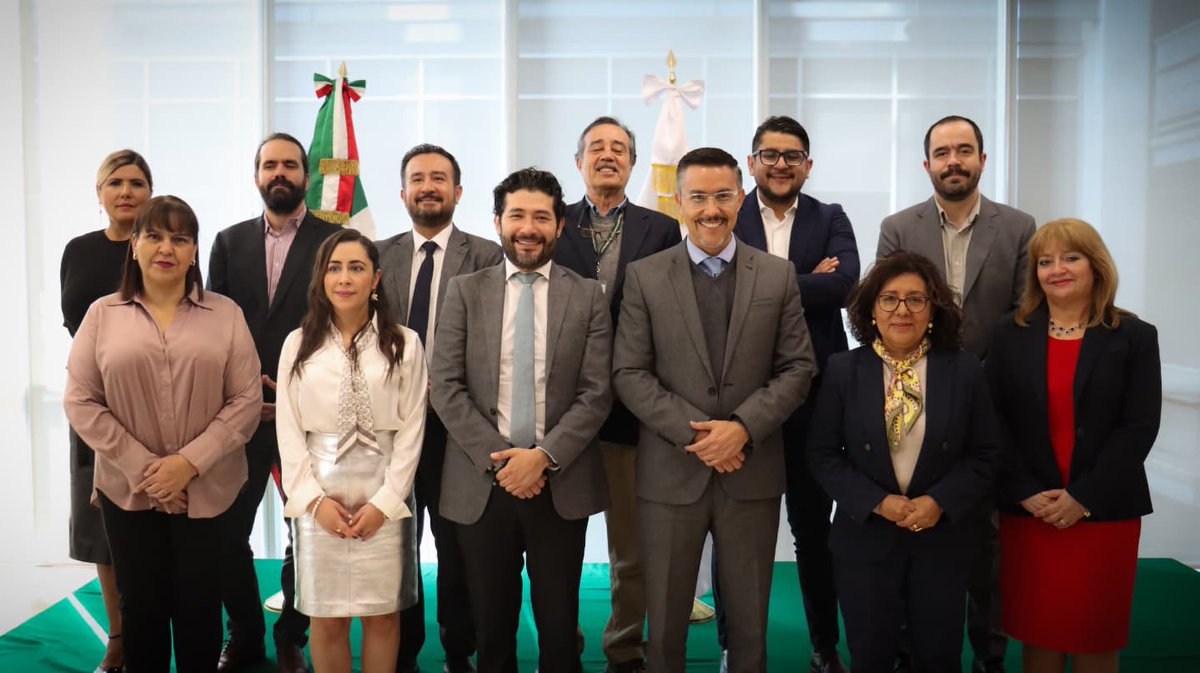 Ines_GONI's tweet photo. Tuve el honor de participar en la Tercera Sesión Ordinaria 2024 del Consejo de Coordinación para la Implementación de la Reforma al Sistema de Justicia Laboral, presidida por el Secretario de Trabajo y Previsión Social, @marathb.

En la Ciudad de México, tenemos la encomienda de la #JefaDeGobierno, @ClaraBrugadaM, de sumar esfuerzos interinstitucionales para avanzar en la implementación de esta importante #ReformaLaboral, que fortalecerá las instituciones que garantizan los derechos de las trabajadoras y los trabajadores capitalinos.

#UtopíaLaboral #CapitalDeLaTransformación