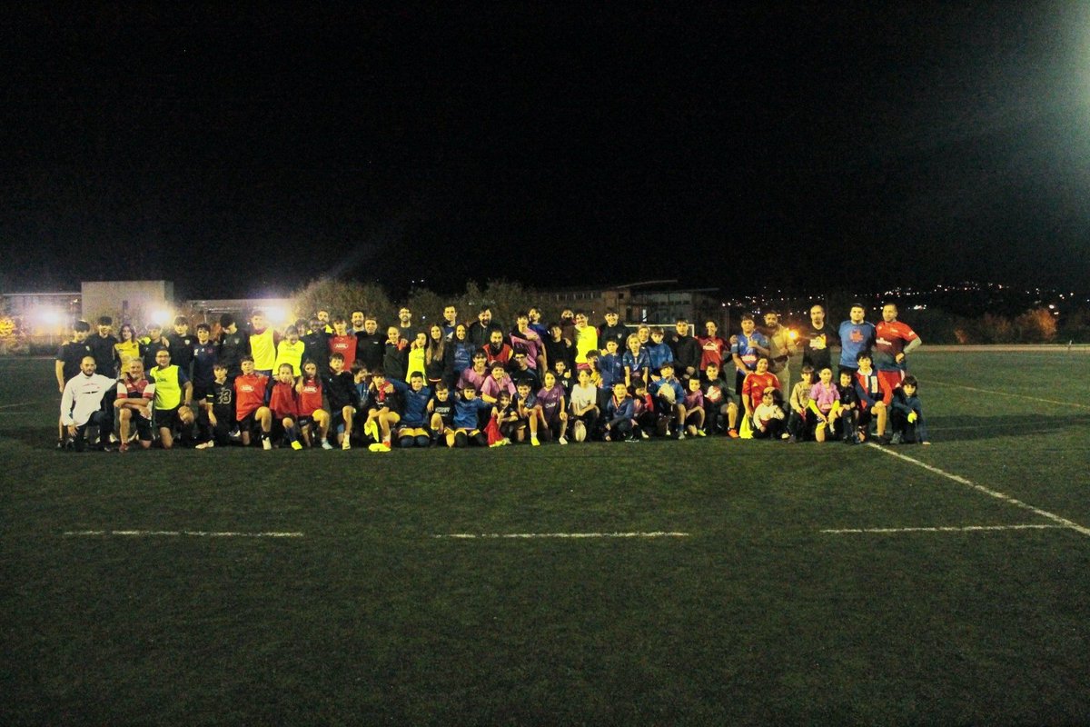 OurenseRugby's tweet photo. ¡ Asi se vive o rugby ! A tocata para todas as edades foi un momento inolvidable de union ,risas e deporte.Os esperamos na proxima.💪🏈

#rugby
#rugbyourense
#tocatarugby
#rugbyparatodos 
#deportegalego
#venaprobar 
#todaslasedades https://t.co/zYHvuCbkxY