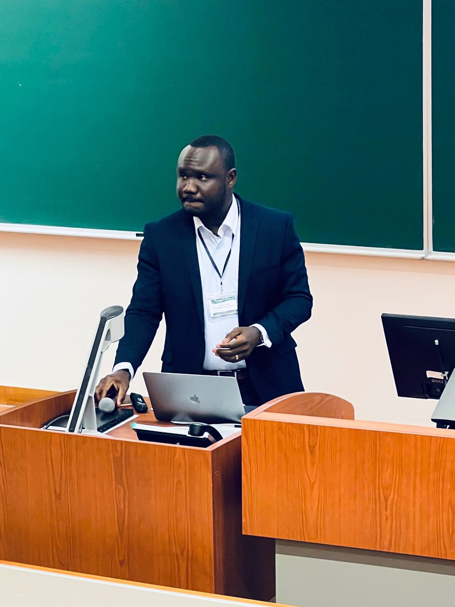 SteevenLLOUIS's tweet image. 2nd participation in the national conference on mental health of black communities in Canada, first as a speaker. It was nice. Beautiful meetings and fruitful exchanges. Thank you to the entire laboratory team @vtrac_lab @JMCenat  and @uottawa for the organization. See you soon!