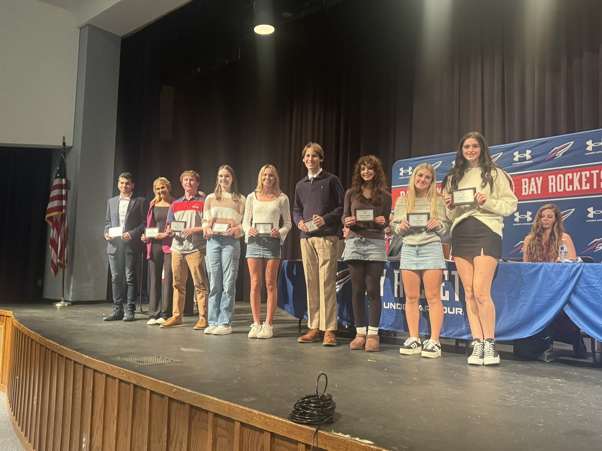 RobertDoughert5's tweet image. Bay HS Fall Sports Banquet 2024. @BayAthletics Scholar athlete. Sportsmanshipaward winner triple impact