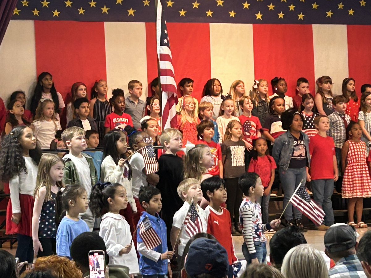 TweetDCS_DCPS's tweet image. Spotlight honored our veterans today with their amazing Veteran’s Day program! Thank you to all of our veterans for your service. ❤️🇺🇸💙
