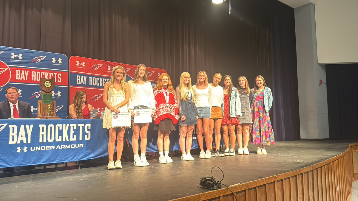 RobertDoughert5's tweet image. Bay High School fall sports banquet, awards girls cross country. @BayAthletics