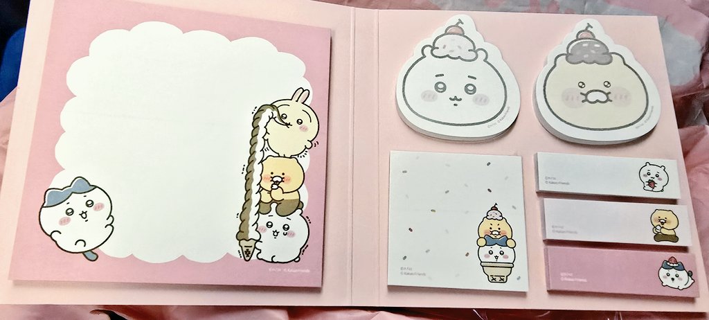 카카오 프랜즈 × 먼작귀

내용물 궁금해 하실거 같아서 구매한 것 중에 서만 대충 사진으로 보여드려요

1.메모패드
아이스크림 얹은 치이 넘 귀여워...