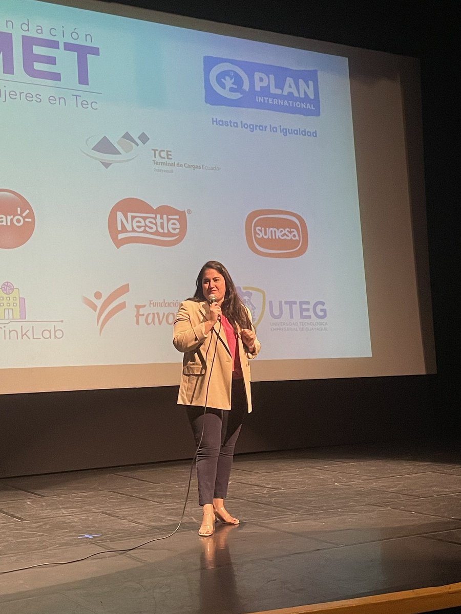 cielopineda27's tweet image. Hoy estuve en un evento #pinktech fue muy interesante, les quería compartir algo de lo que aprendí. 

“Si su hijo o hija saca 5 en matemáticas y 10 en computación, póngale un profesor de computación”