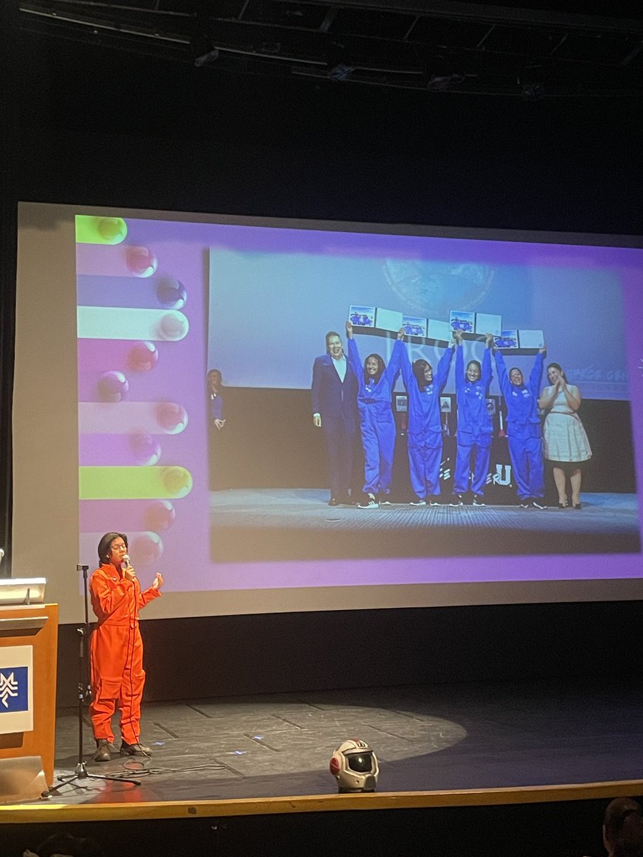 cielopineda27's tweet image. Hoy estuve en un evento #pinktech fue muy interesante, les quería compartir algo de lo que aprendí. 

“Si su hijo o hija saca 5 en matemáticas y 10 en computación, póngale un profesor de computación”