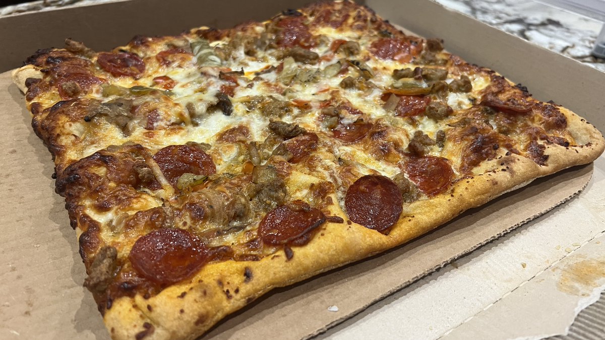 You no longer need feel guilty about eating #Costco #Pizza! This new take-and-bake is excellent:
mainlinepizzaquest.blogspot.com/2024/11/review…