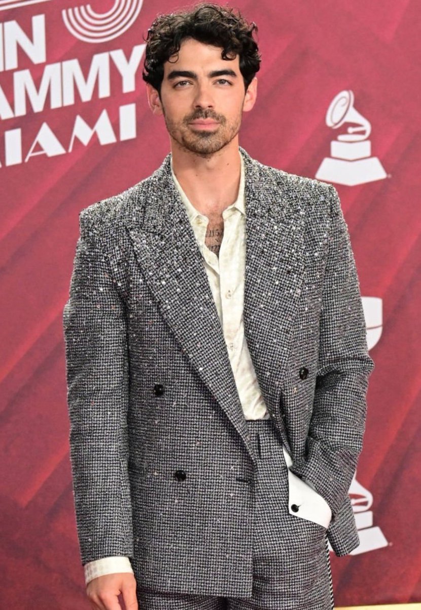strawbsxjonas's tweet photo. YES SIR!! @joejonas https://t.co/KuD7iahgV6