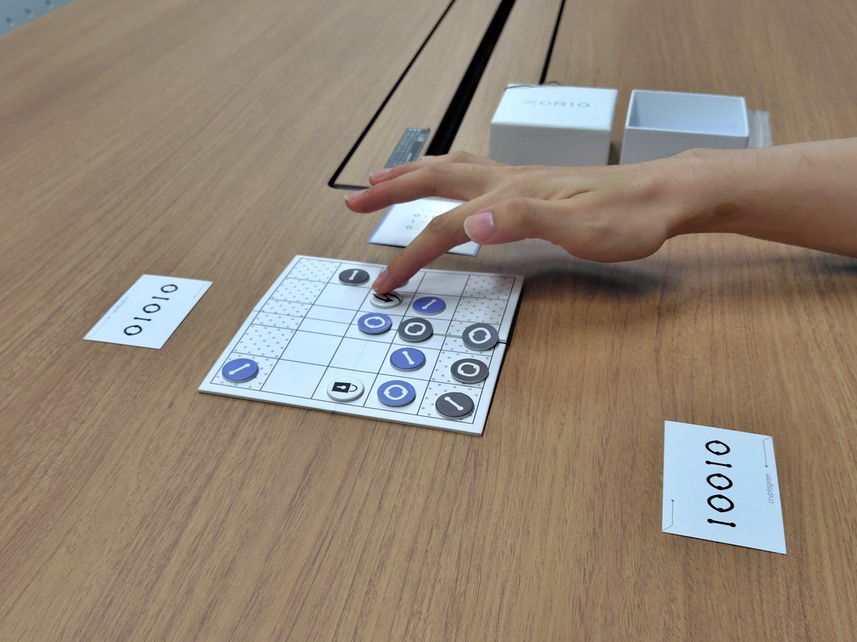 stepone_emb's tweet photo. 社内で定期開催されているボードゲーム大会が開かれました！🎲

今回持ち寄られたボードゲームは「XORIO(エクソリオ)」です🕹️
駒同士をぶつけてビットを切り替え、お題の並びを相手より早く作るゲームです🧩

難しかったですが、とても盛り上がりました！👏 https://t.co/CQAXjZISF0
