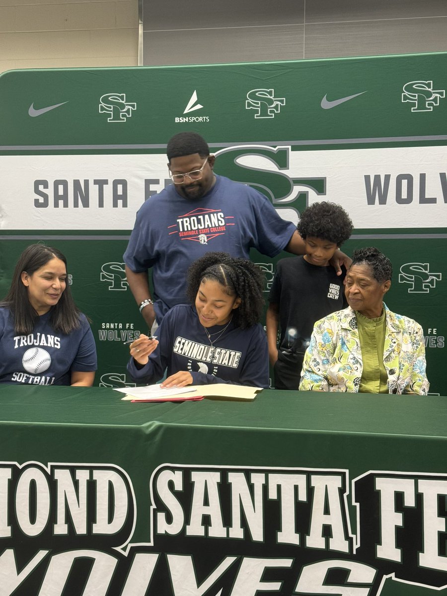 SFLadyWolvesSB's tweet photo. Congrats to Jayda Brown on her commitment to play ball at @SSC_Softball! We are so proud and can’t wait to see what the future holds for you, JB!🐺💚 https://t.co/P7IJpCr45s