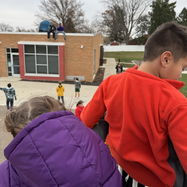 TiptonTigersCSD's tweet photo. We've got some campers up on the roof! The elementary Kids Heart Challenge goal was met and Mr. Heitland and Mr. Griffin are sleeping on the roof! If you see them honk, wave and send warm thoughts! https://t.co/dEvMh6GPnr