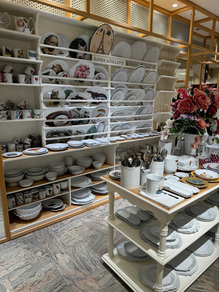 bdowppp's tweet image. Very beautiful plates, I can’t help but want to buy a few to take home