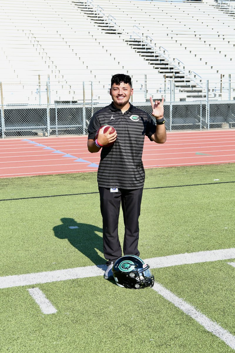 Blessed to be here where God has me. Excited for what’s in store! Year 1 of high school football is under my belt. The work doesn’t stop! 

These young men will forever be my first HS receiver room. Thank you 💚

Luke 11:9