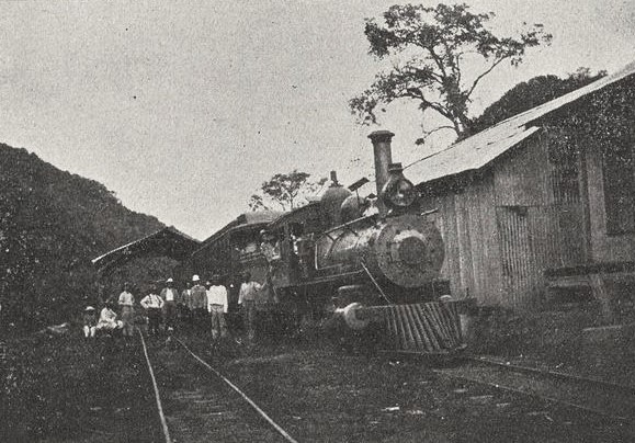Tucurú, Alta Verapaz 1909.   Ferrocarril Verapaz en la estación Pancajché.