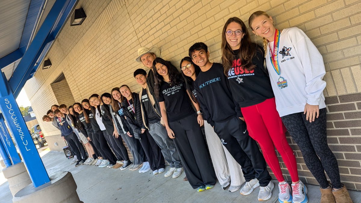 FairviewFalcon2's tweet image. Shout out to @FSSouthside Cross Country team for greeting our Falcons this morning! We loved starting our day with encouraging high fives from you! #FortSmithFam #rolemodels