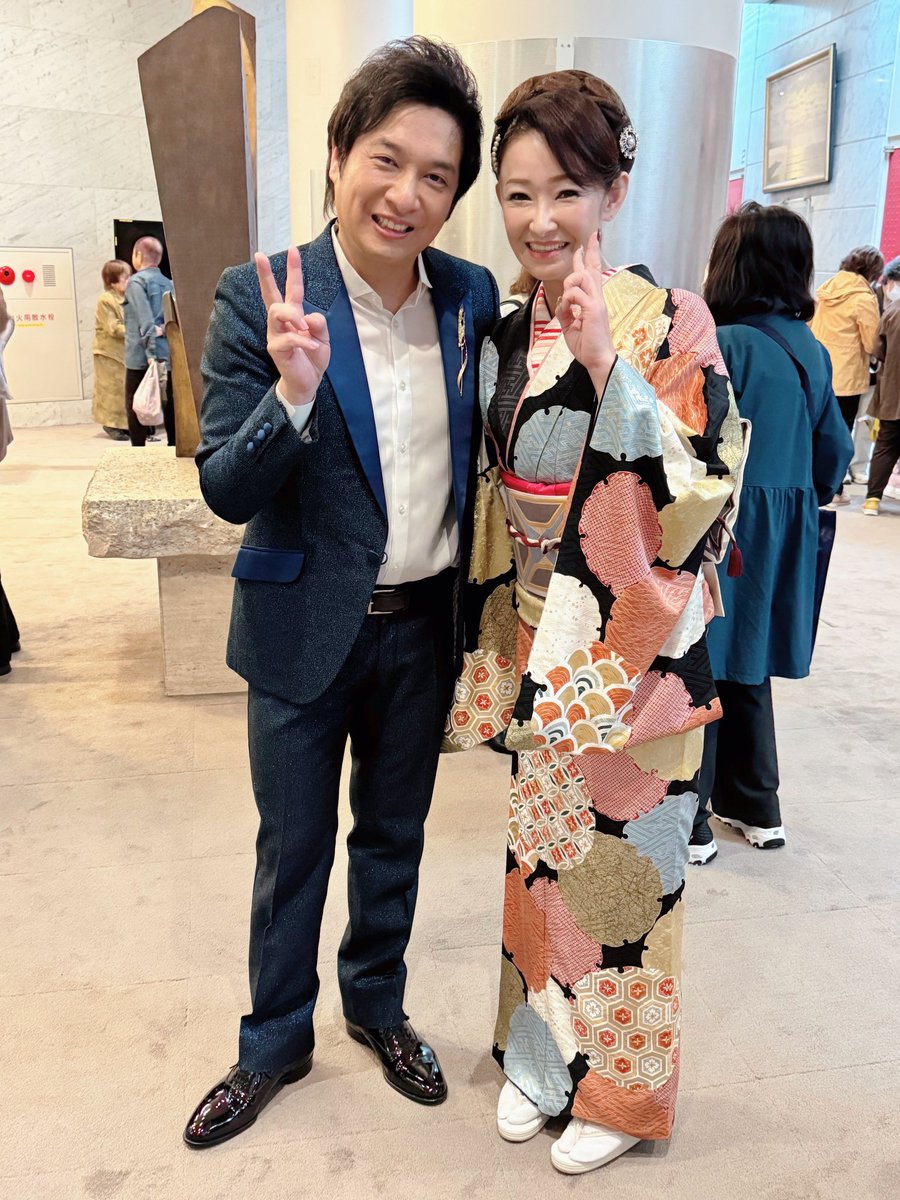 madoka_oishi's tweet image. 昨日はBSフジ「夢劇場歌謡フェスティバル」の収録がありました
卓球のお上手な松原健之さんに、同じコロムビアレコードの金嶋昭夫さん、久しぶりにお仕事でご一緒しました黒木じゅんさん
放送日は改めてお知らせしますね
#松原健之 さん
#黒木じゅん さん
#金嶋昭夫 さん
#大石まどか