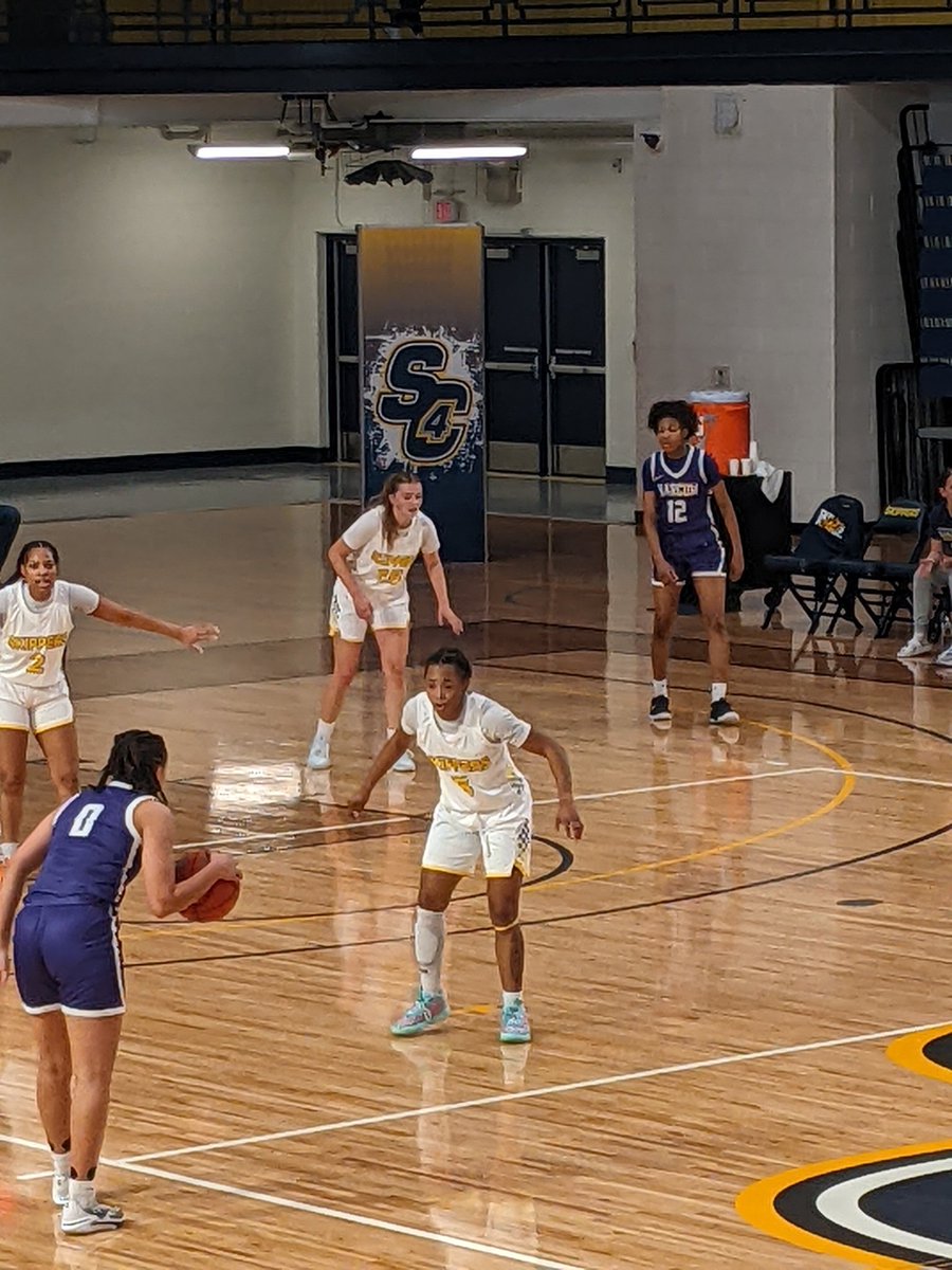 CoachEvanBell's tweet photo. #5 @breayahj5 (FR.) shifts into top gear to score several contested layups in transition. She elevates &amp; attacks w/ quick dribble combos to finish tough shots. Bre already has 13 pts early in the 2nd for @sc4_wbasketball @prepare2_win https://t.co/ypCX9dtL4D