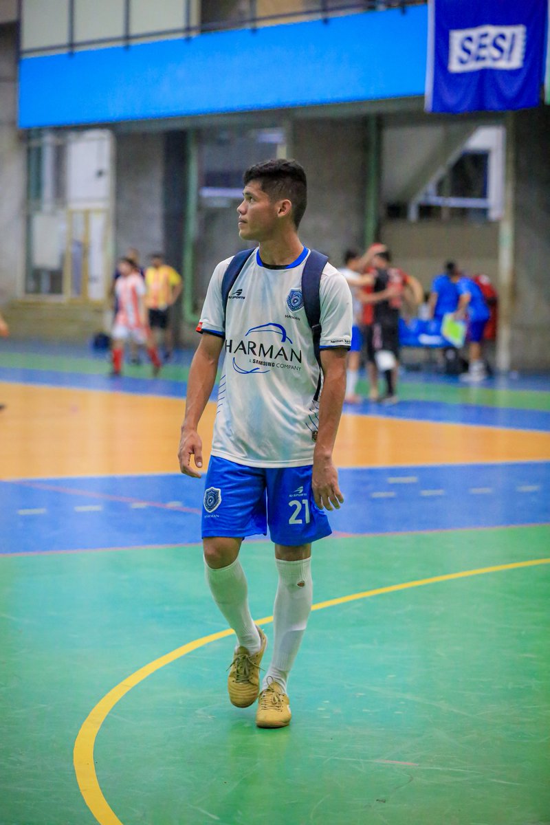 Gabriel99zin's tweet photo. Só pra deixar por aqui como uma boa lembrança. Apesar da eliminação, ver a fábrica parar pra assistir a gente numa semifinal foi um sentimento muito único e top. E também sentir a pressão é algo magnífico. Voltaremos outro ano!!! https://t.co/jsJ5wFpaVG