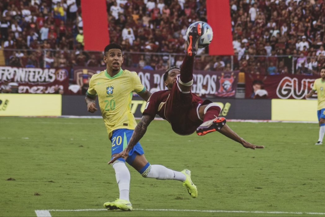 tanthan89's tweet photo. Partido de clasificación para la Copa Mundial de la FIFA 2026 entre Venezuela y Brasil en el estadio monumental de Maturin el 14 de noviembre de 2024 en Venezuela. https://t.co/eM47y3EQSe