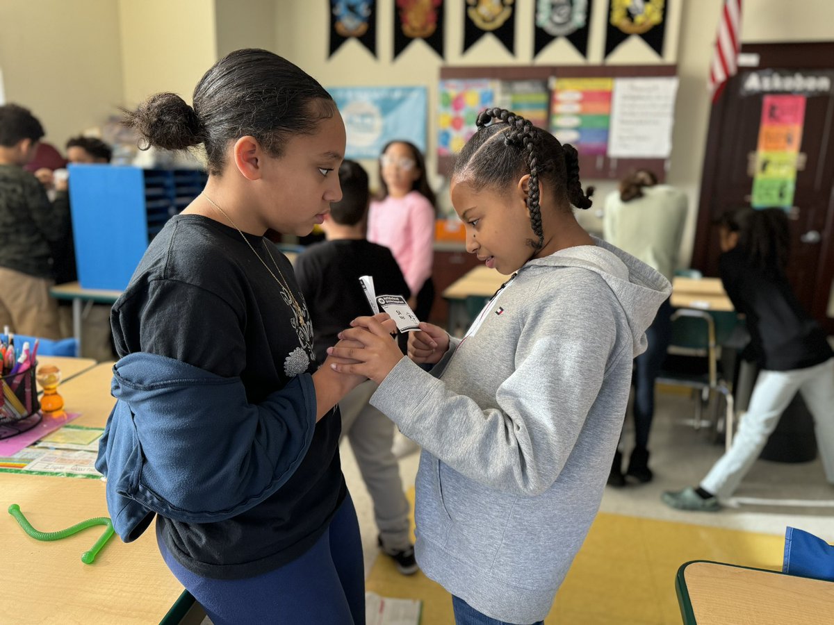 missgoldman19's tweet image. Quiz Quiz Trade! A favorite in our class! Cooperative learning with movement.
@KaganOnline @ClassroomChamps @mazdzer @PSDRI_Schools @PawtSchlsonRIse #learning #bettergetsbetter #kagan #classroomchampions #mazdzerchamps