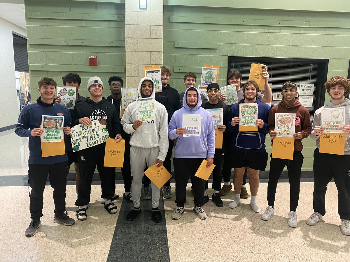 Thank you to our friends over at Kelly elementary for making cards for our players for tomorrow’s game