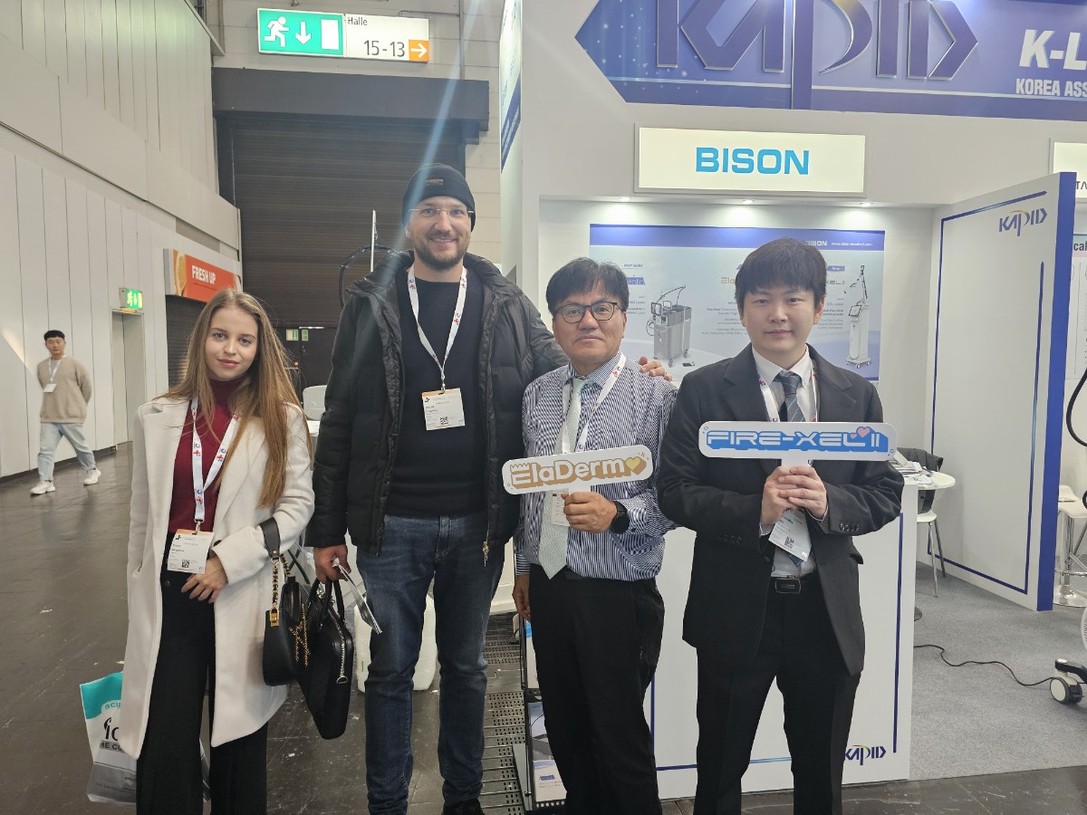 bisonmedical's tweet photo. MEDICA 2024
BISON finished MEDICA 2024 with a big success. :) 
#fractional #CO2laser #10600nm #MicroneedleRF 
#legvein #vasculartreatment #pigmentedlesions #blemishtreatment #freckle #lentigo #mole #nevus #seborrheickeratosis
#MEDICA #MEDICAL2024 #bison #bisonmedical #dusselderf https://t.co/XYvrACy4nK