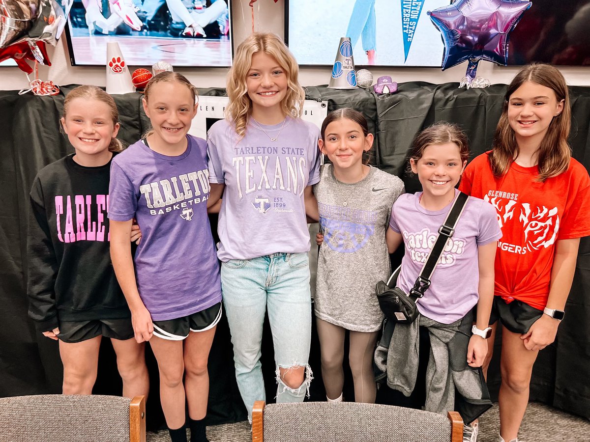 💜✍️so blessed to officially be a Texan! 
Thank you, Coach <a href="/BillBrock22/">Bill Brock</a> <a href="/GeoffGolden/">Geoff Golden</a> <a href="/WhaleyBriggs/">Monique Whaley-Briggs</a> <a href="/BriceCalip/">Brice Calip</a> <a href="/ashleighdeboue/">Ashleigh DeBoue</a>