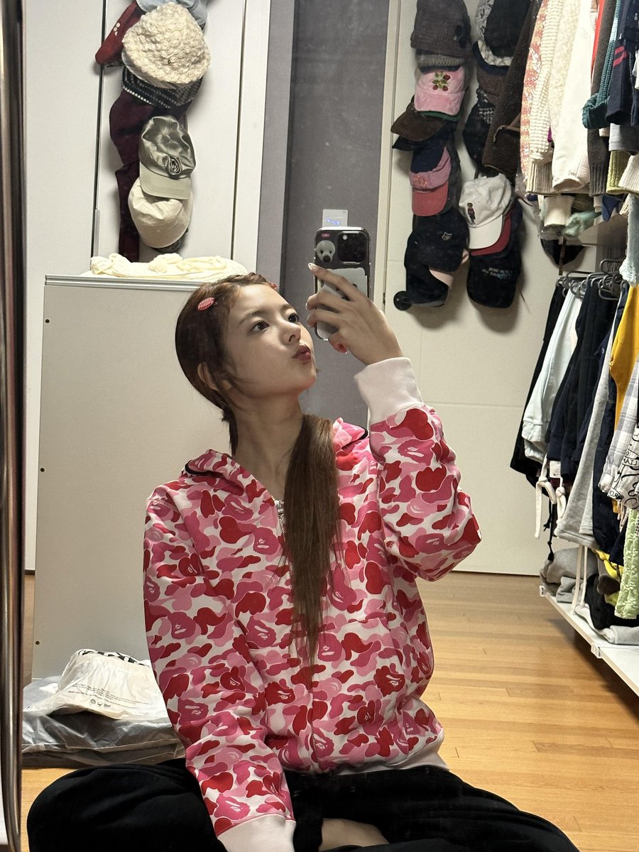 liaghtup's tweet photo. ㅤ

What did you do on the weekend? Are you being lazy like i am?  👀

ㅤ https://t.co/QogZB6KmYO