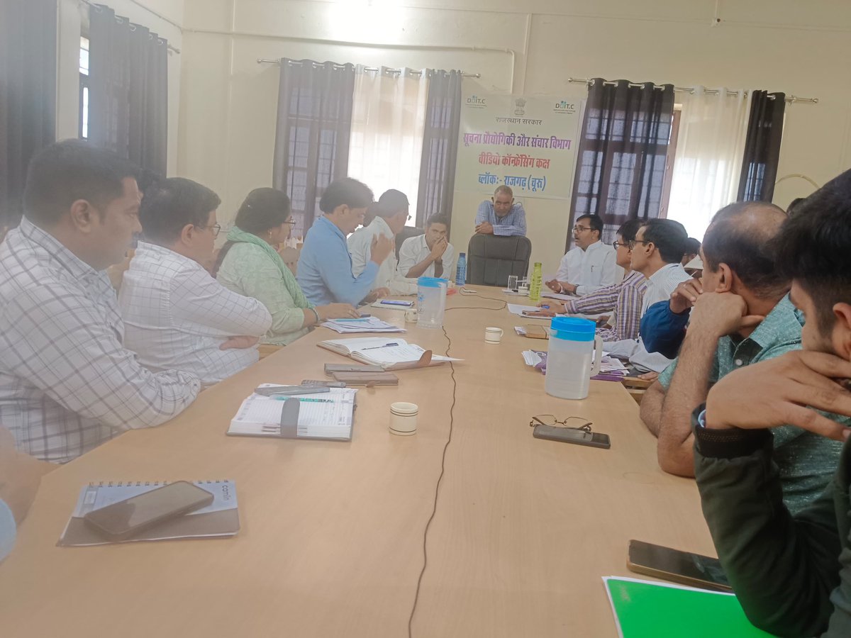 साप्ताहिक जनसुनवाई: 
आज राजगढ़ पंचायत समिति के अटल सेवा केंद्र में हर गुरुवार आयोजित होने वाली जनसुनवाई में अधिकारियों को जनता की समस्याओं, विशेषकर बिजली कटौती और पानी की समस्याओं के तत्काल समाधान के निर्देश दिए।