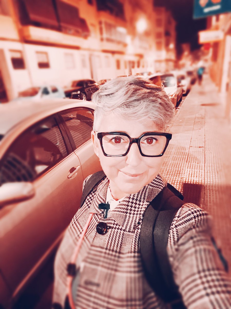 danzando_mp's tweet image. Amanece, que no es poco!!!

#FelizViernes camino al trabajo, con la 🎒 del gym💪hoy para hacer #yoga 

Y con mi 🗣️ cabeza puesta en el finde!!!

En el #vermu q me voy a hacer mañana 🍸 

Disfrutad del fin de semana 

#SiempreAdelante
😘😘😘😘💜