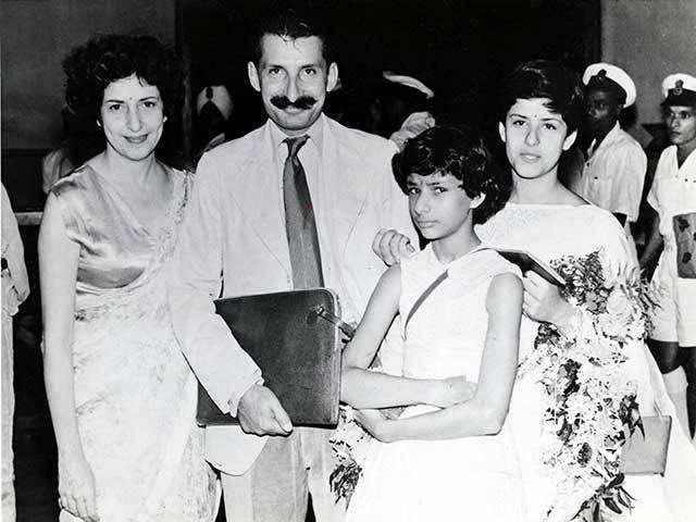AnanthOnTrack's tweet photo. This is such a beautiful picture of Gen.Sam Maneckshaw with his family. Sam met his wife Siloo Bode on 22 April 1939 in Bombay and the couple had two daughters, Sherry and Maya born in 1940 and 1945, respectively. #GenSam #Family https://t.co/hc3YXnTI9c