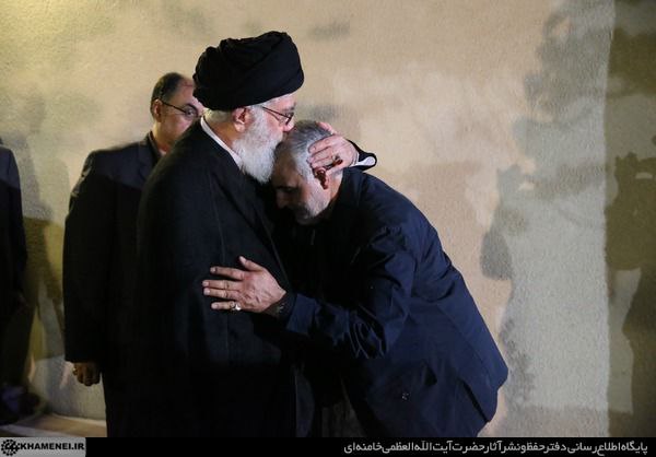 قسمتی از وصیت نامه حاج قاسم:

من حضرت آیت‌الله‌العظمی خامنه‌ای را خیلی مظلوم و تنها می‌بینم.
حواس همه به فتنه_اکبر باشه. در این فتنه همه حملات به سمت رهبری هست خود را سپر بلای سپهسالار امام زمان عج کنید.
#لبیک_یا_خامنه_ای 
#علمدار