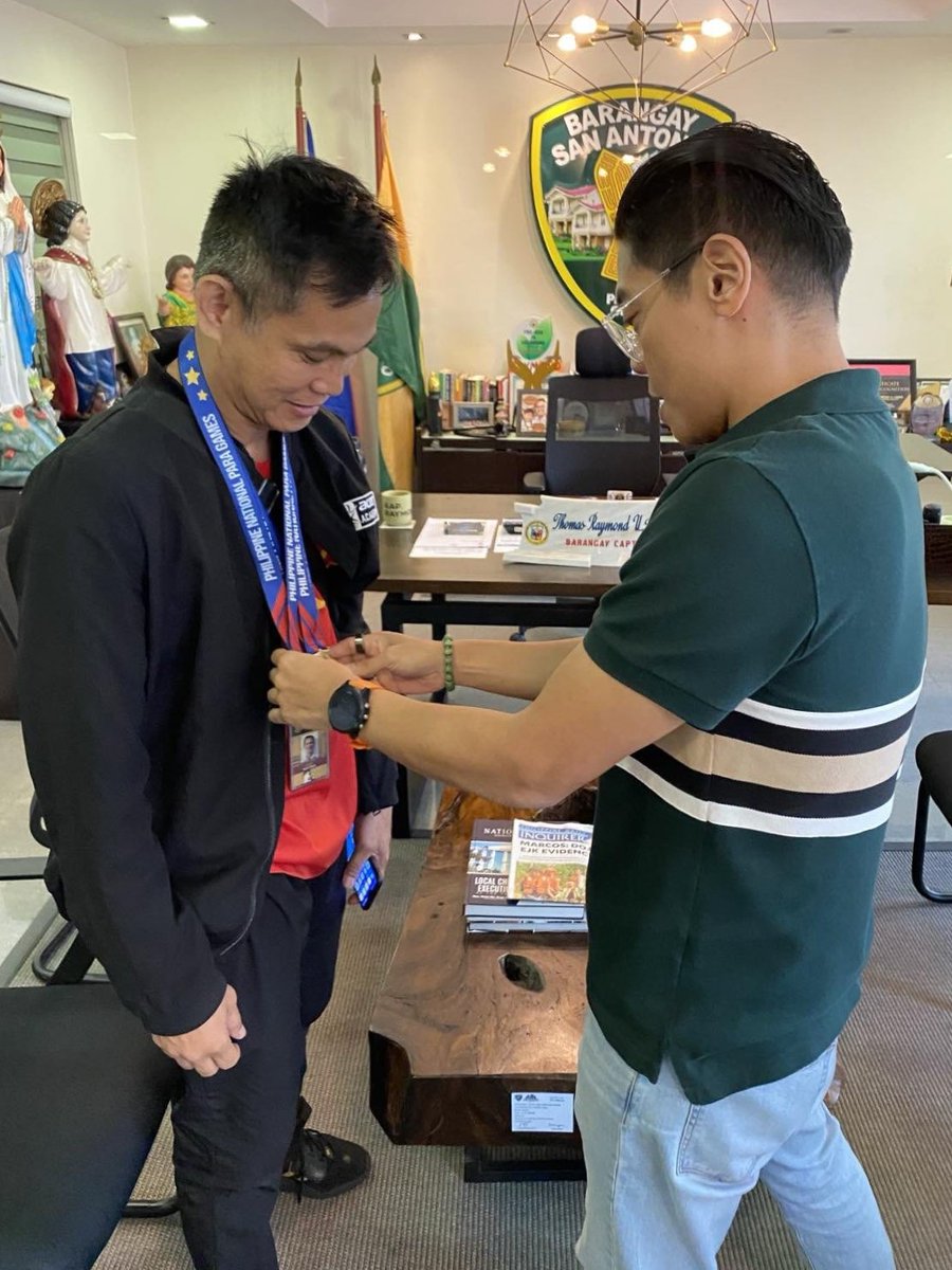 raymond_lising's tweet photo. Congratulations to Mr. Audie Ravina na nanalo ng 2 gold medals at 1 bronze 🥇🥇🥉 sa table tennis ng Philippine National Para Games! 🏓 Masaya siyang nagpasalamat sa suporta ng @bsapasig para marepresenta ang ating lungsod. 💚
#ProudToBeBSA #BSAAthlete #AtletangPasigueño https://t.co/ENhIOj3Zs8