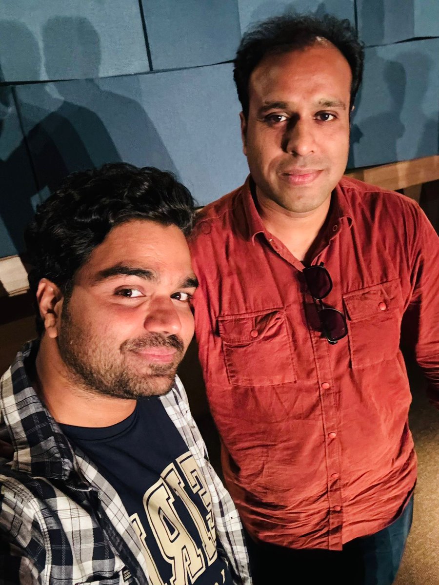 Ek_Ram786's tweet photo. Finally, Moment of LiFe came 💯🥰 spent time with @iamsrk ..talk with Him also Shakehand ...Rab Ka shukriya ...
@Adib_Vlogs @pooja_dadlani @KarunaBadwal @RedChilliesEnt
MegaStar #ShahRukhKhan𓀠 https://t.co/rK42MCrfeK