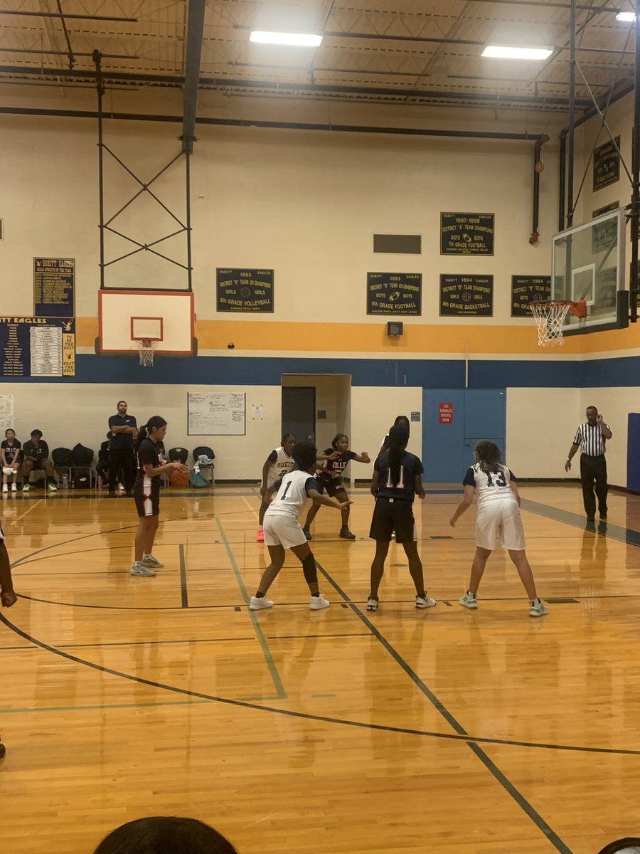 annjwms's tweet photo. Kudos to both @DueittEagles 🦅and @OlleMightyOwls 🦉girls basketball 🏀 w/ exciting game tonight. Proud to represent  them as an advocate and educator. All the players showed grace and great sportsmanship 💚♥️💙A Special thx to #AliefISD coaches and bus drivers 👏🏽👏🏽👏🏽 https://t.co/w7K6lA0jk7