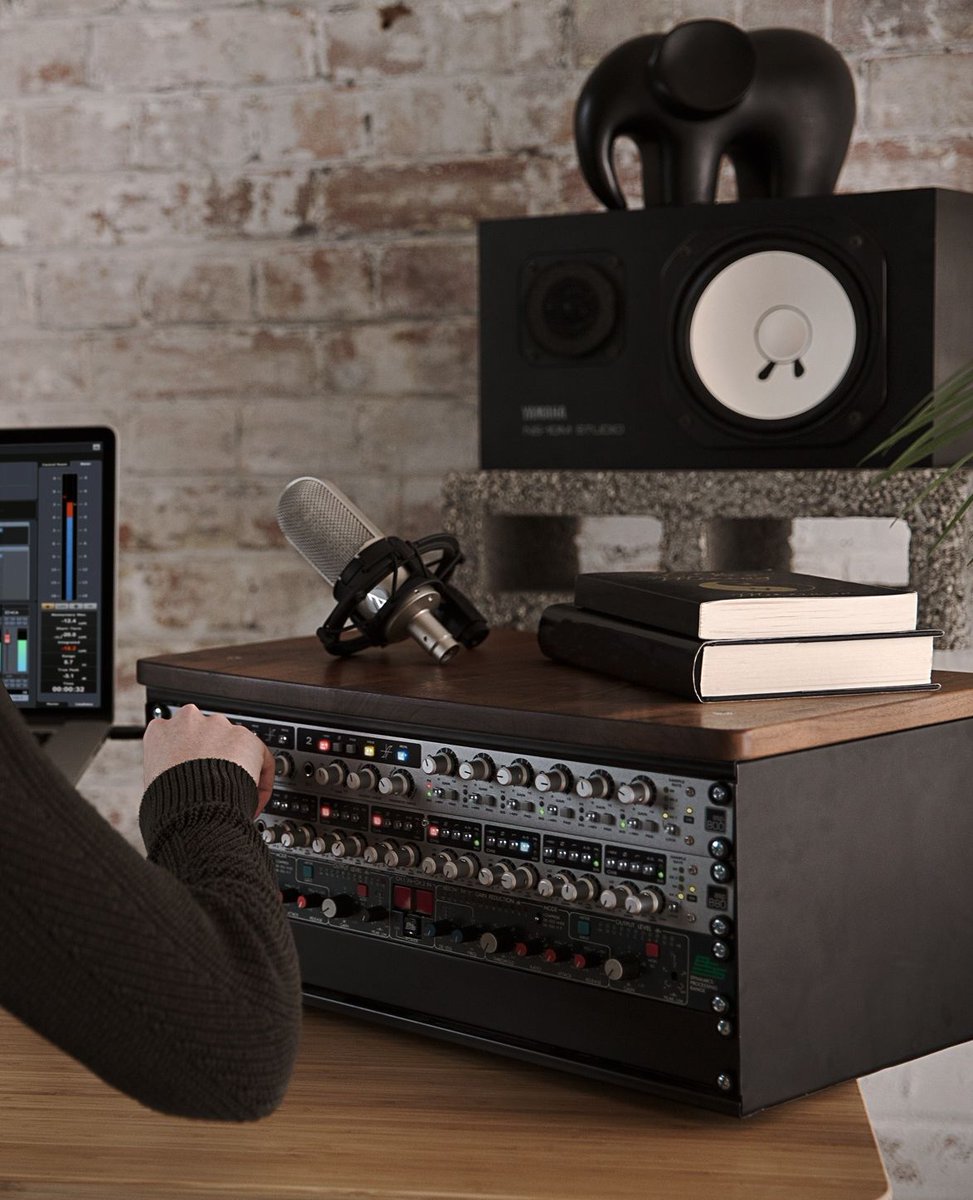 AudientWorld's tweet photo. Both ASP800 and ASP880 carry 8 of our console mic-preamps onboard, allowing you to take on even the largest of sessions with full confidence in your sound quality 🎛️🔥
Link 🔗👉 https://t.co/s4aREG7qEg
#Audient #ASP800 #ASP880 https://t.co/DEPSWQboP4