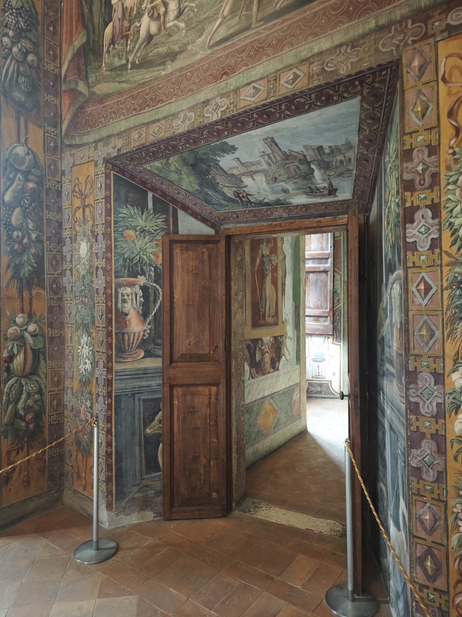 FrdricCostes's tweet photo. L'art du trompe-l'oeil dans le salon de la chasse à la Villa d'Este. https://t.co/GDrQP48mbi